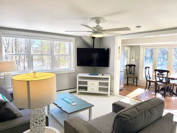 10 Windward Ln #1, Kennebunkport, ME 04046