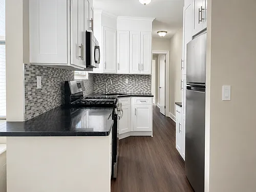 22-36 41st St #2R Photo 1 22-36 41st St #2R Photo 1