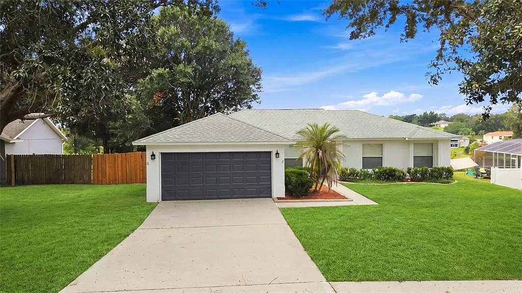 4 bed, 2.0 bath, 1466 sqft, $2,350 — Photo 1