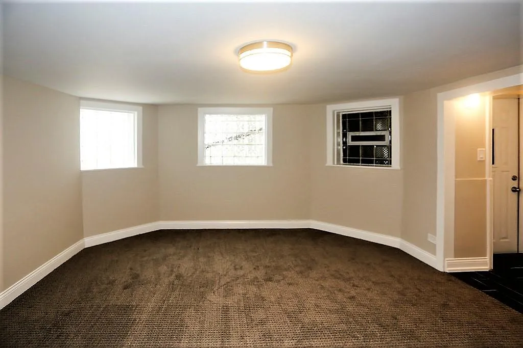 Building Photo - 2758 N Richmond St #G