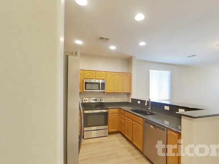 17307 W Monroe St — Photo 6