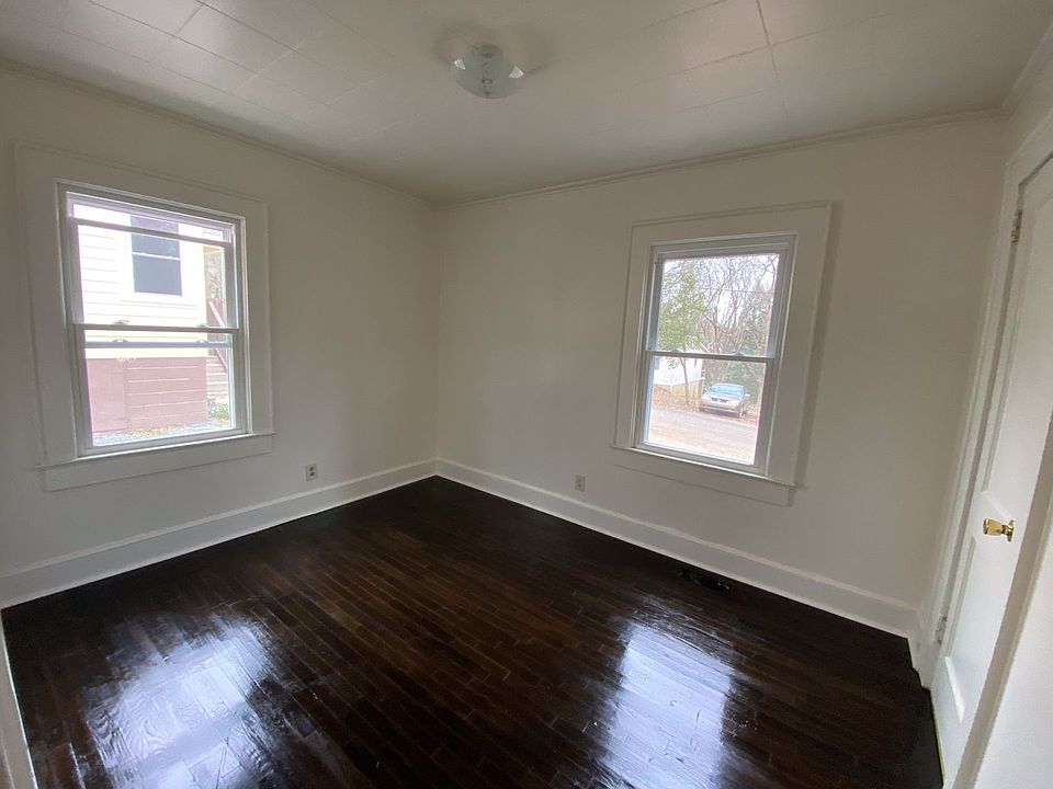 1st image of 312 Willow Ln