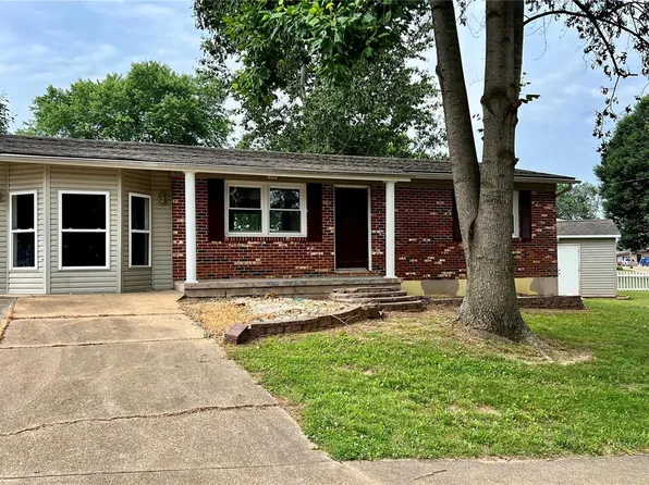 16 Hillcrest Dr, Fredericktown, MO 63645