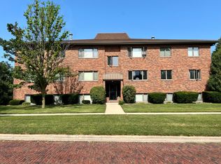 427 N 2nd St APT 8, Dekalb, IL 60115