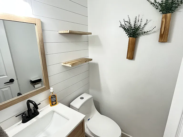 1/2 bathroom