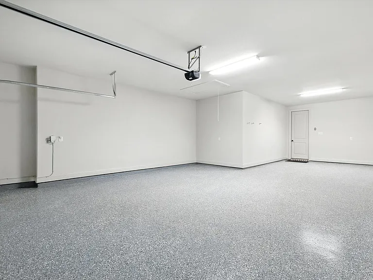 1621 Le Mans Ln — Photo 24