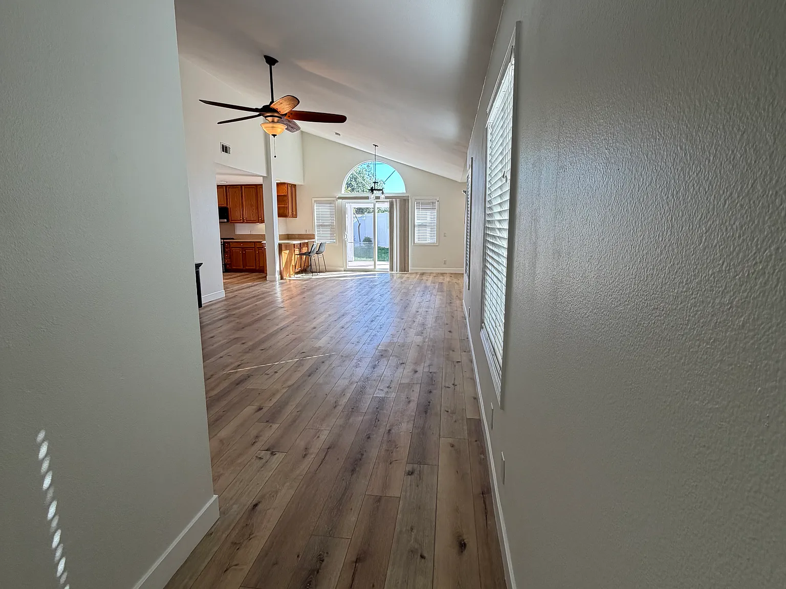 4 bed, 1749 sqft, $4,200 — Photo 2