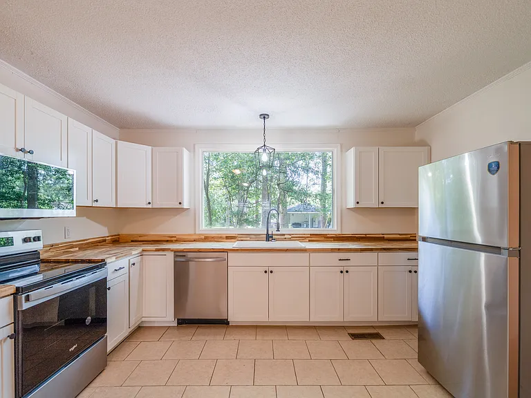 706 E Pinetree Blvd — Photo 57
