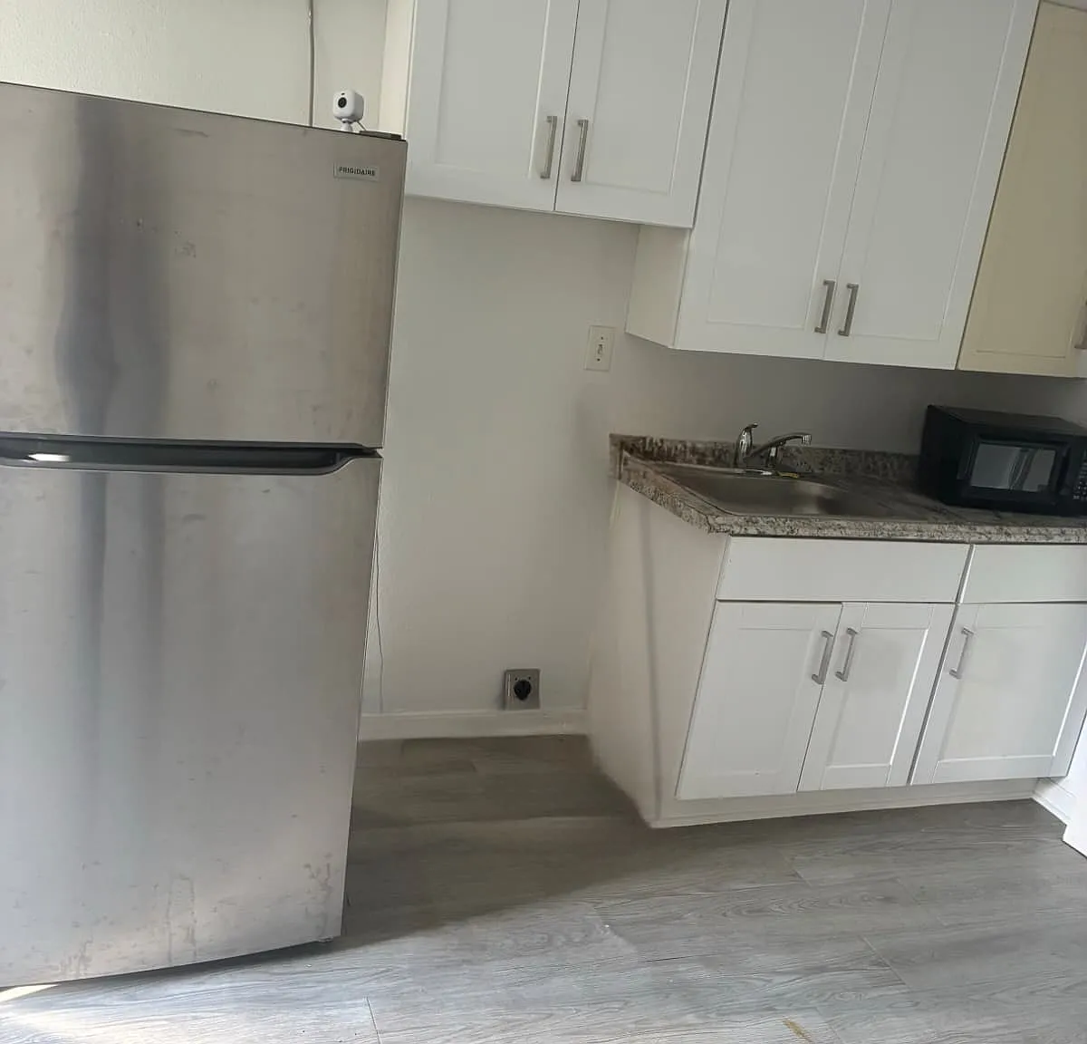 806 E Emily Ave — Photo 3