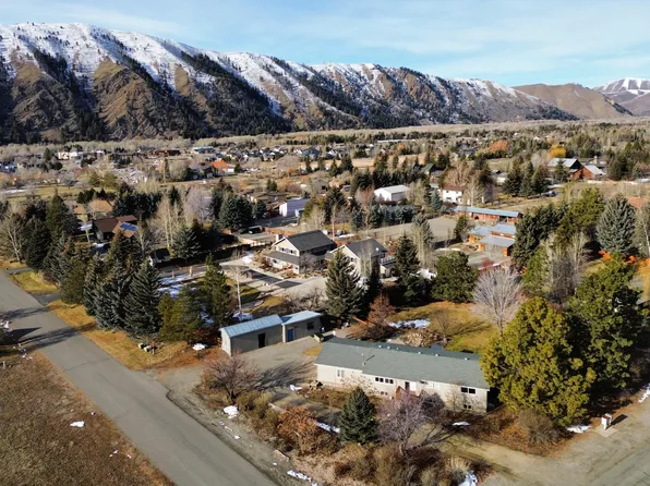 109 S Hiawatha Dr, Hailey, ID 83333