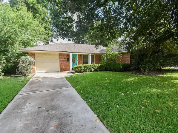 2210 Gardenia Dr, Houston, TX 77018