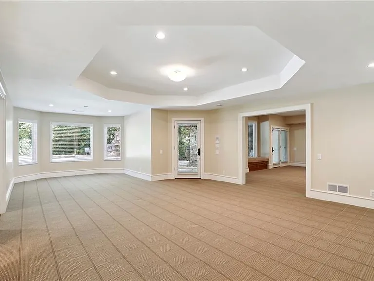 1965 W Wesley Rd NW — Photo 26