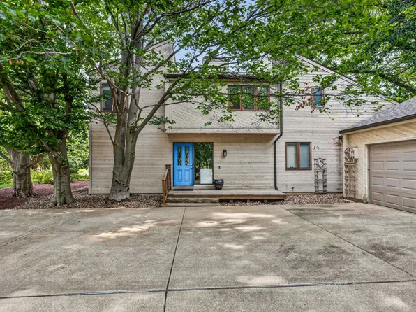 820 Dodds Dr, Champaign, IL 61820