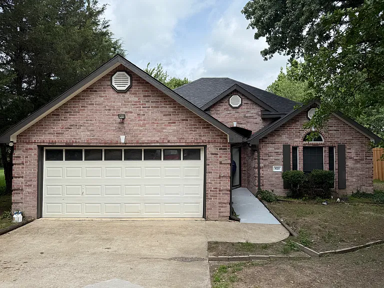 820 Hillside Dr — Photo 1