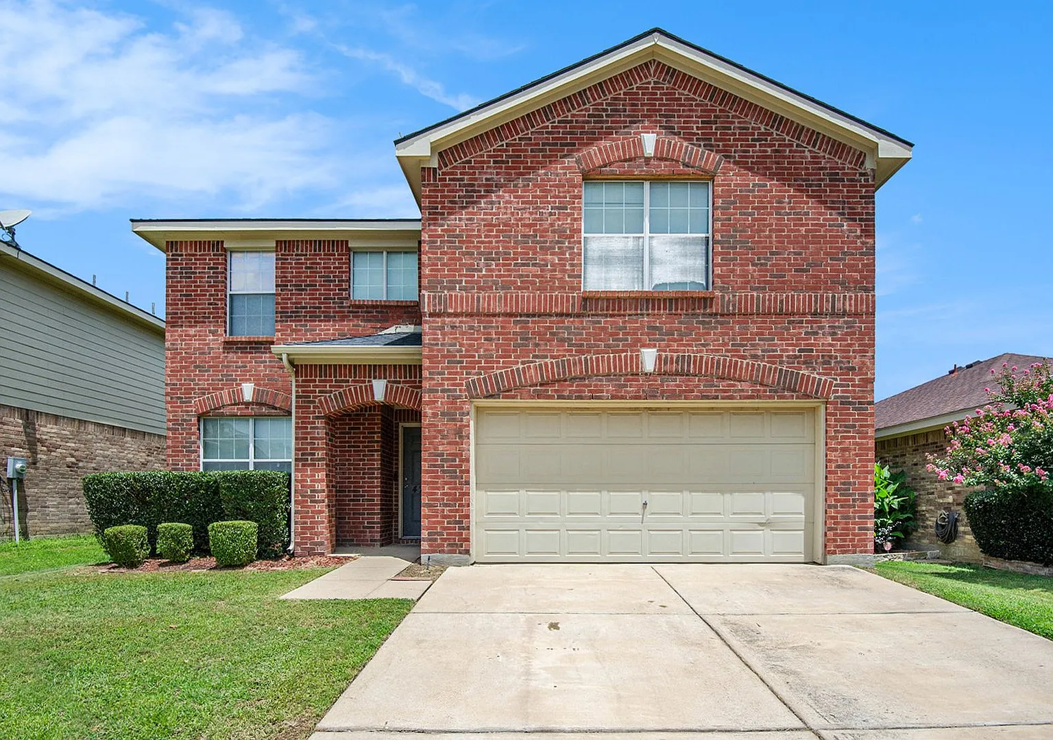 Beautifully crafted 3-2-2 home in the fort worth area! — Photo 1