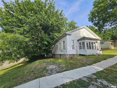 704 S 8th St, Petersburg, IL, 62675
