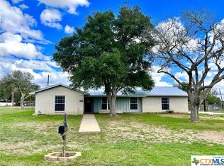 652 Mockingbird Ln, Goliad, TX 77963