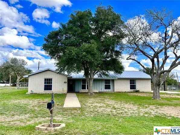 652 Mockingbird Ln, Goliad, TX 77963