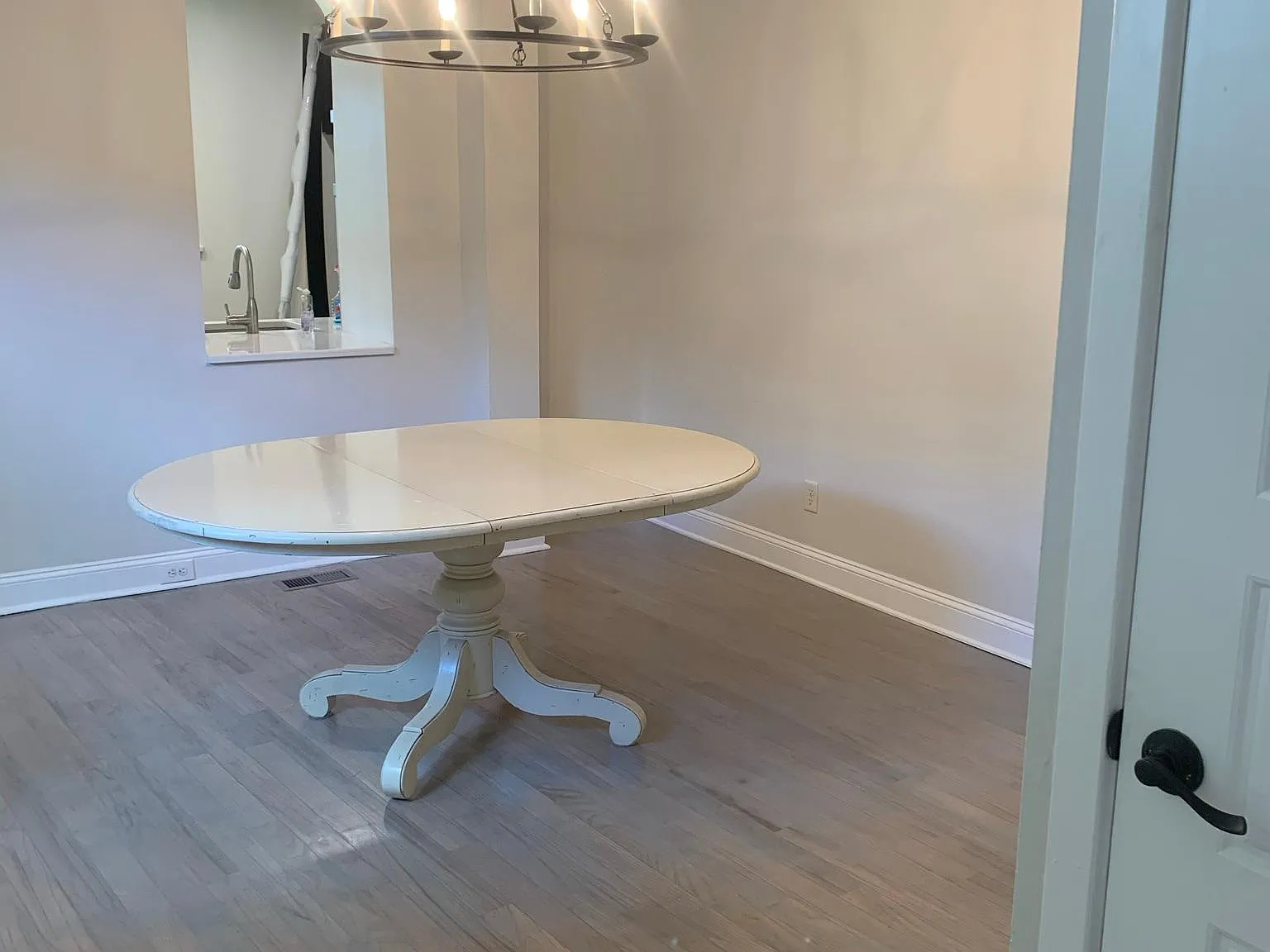 4 bed, 1.5 bath, 1600 sqft, $3,200 — Photo 4