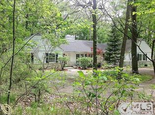 2872 Rowe Rd, Milford, MI 48380