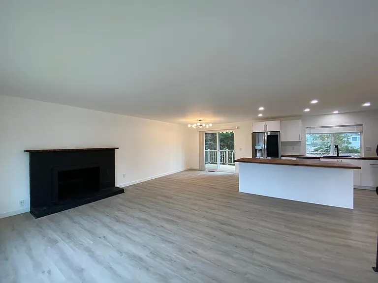 4401 NE 24th St — Photo 28