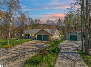 6304 Avon Ln, Cadillac, MI 49601