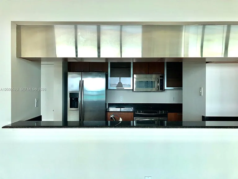 1800 N Bayshore Dr #605 — Photo 5