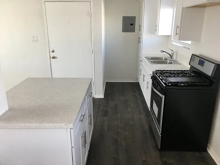 11819 Eucalyptus Ave. — Photo 22