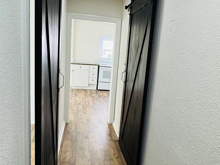 1133 1/2 W Lynwood Ave #R — Photo 6