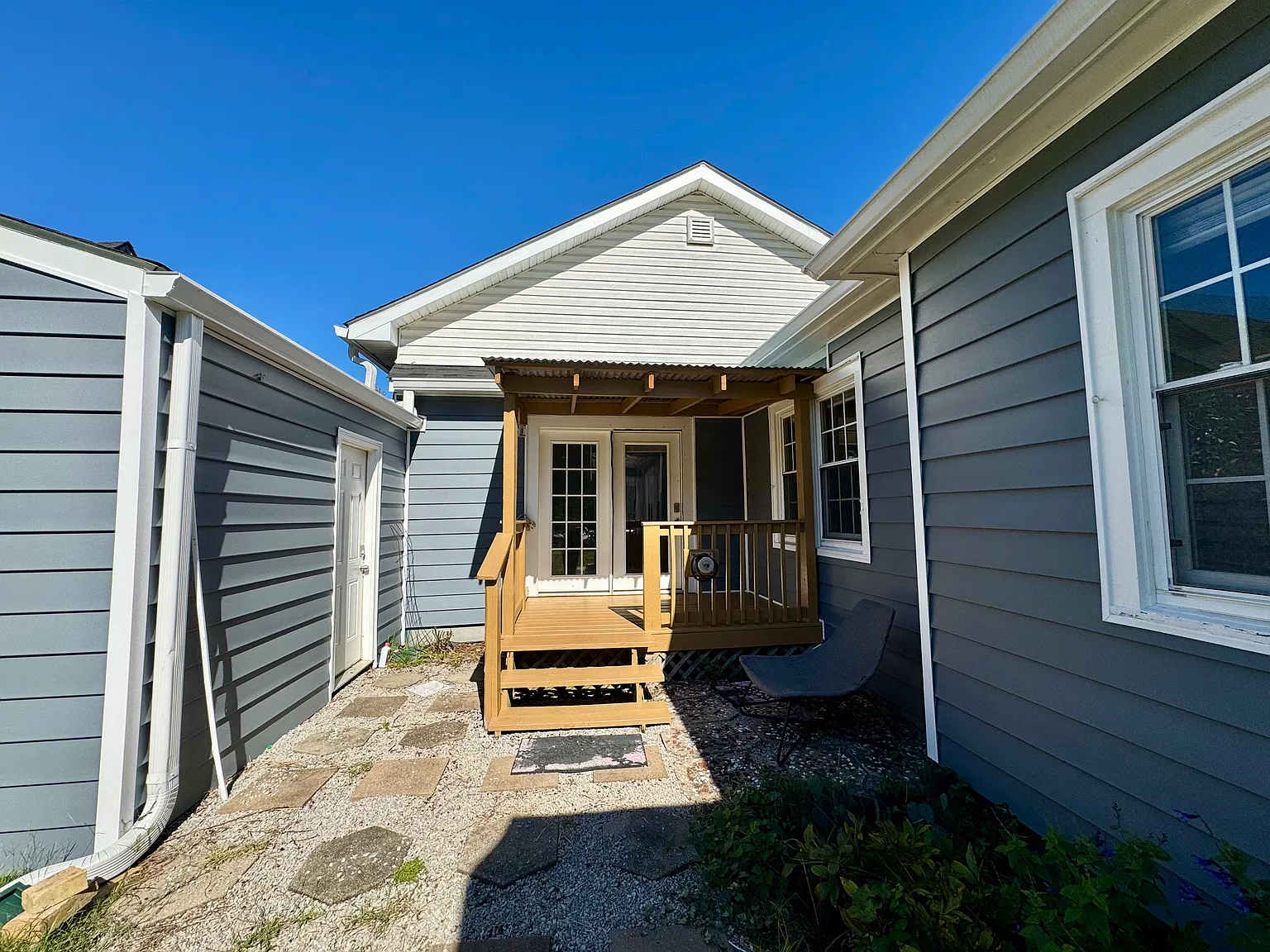 1 bed, 700 sqft, $1,000 — Photo 3