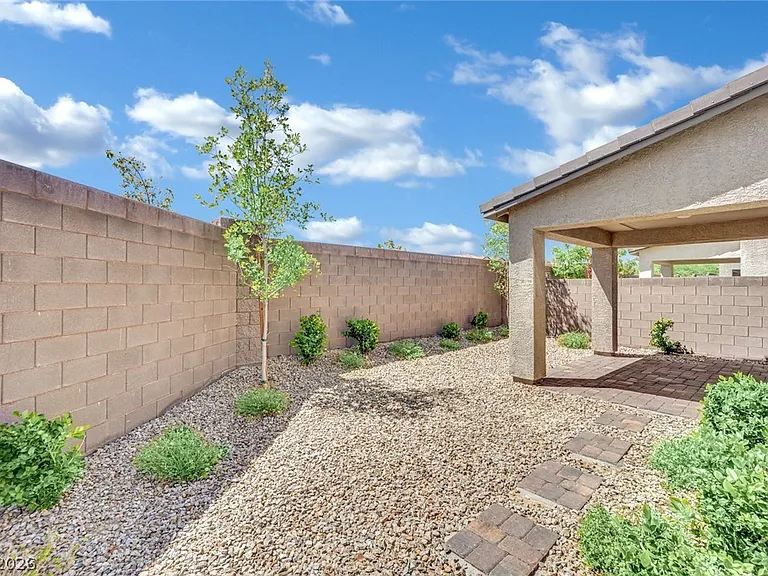 7805 Bethel Heights Ln — Photo 10