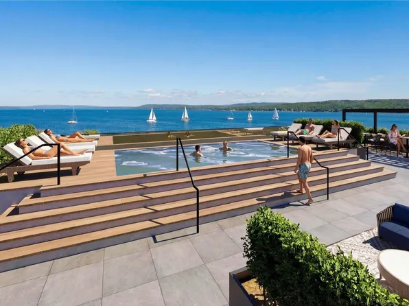 207 W Grandview Pkwy #202, Traverse City, MI 49684