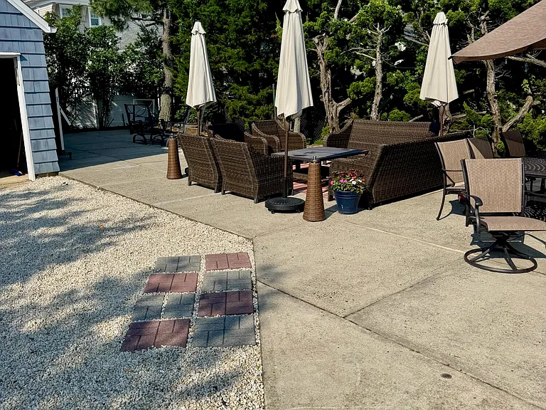 12 York Ave — Photo 15