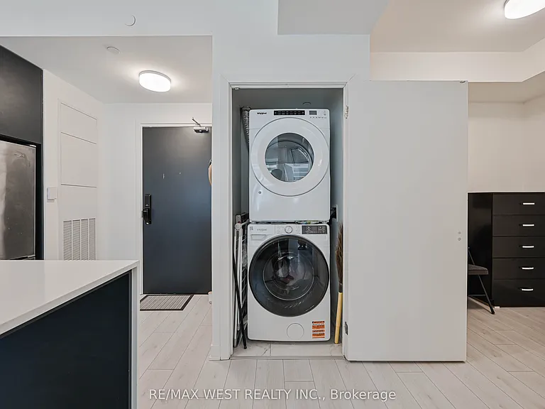 405 Dundas St W #421 — Photo 25