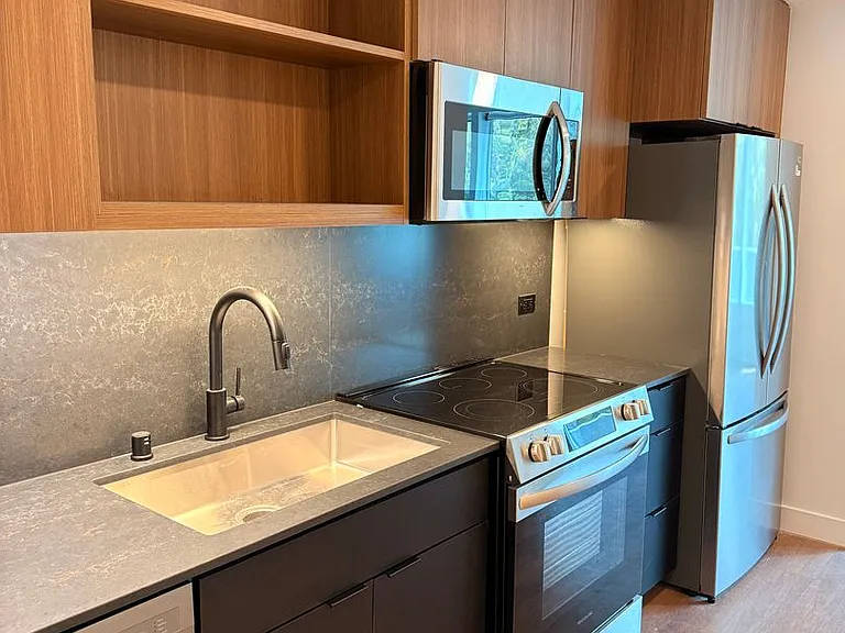 Rainford Apartments — Photo 98
