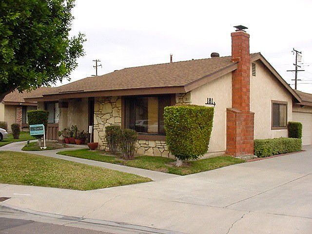 Side view with driveway