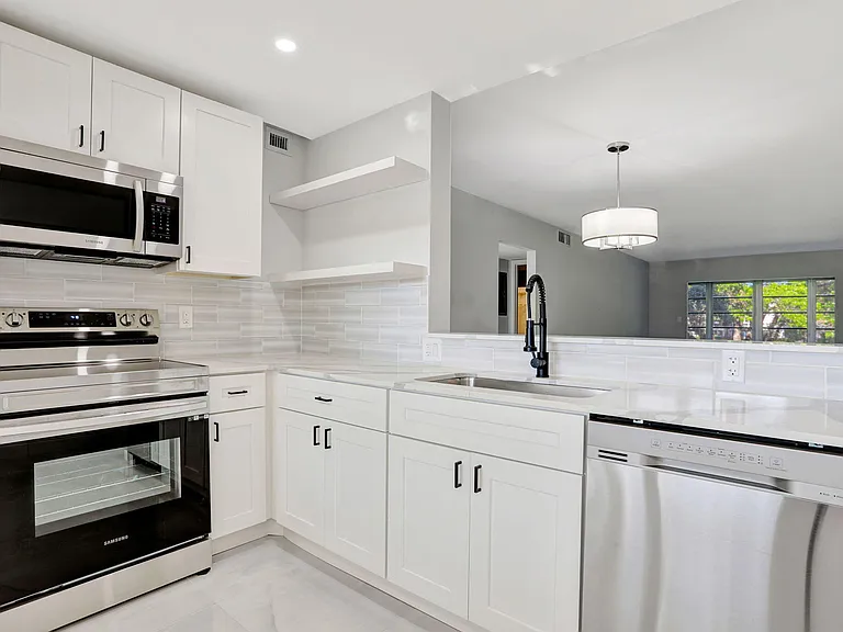 2202 Lucaya Bnd #G2 — Photo 3