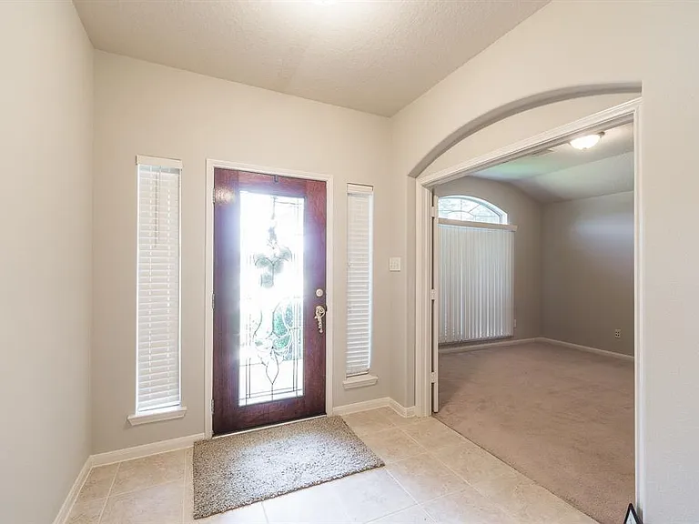 9934 Barr Lake Dr — Photo 2
