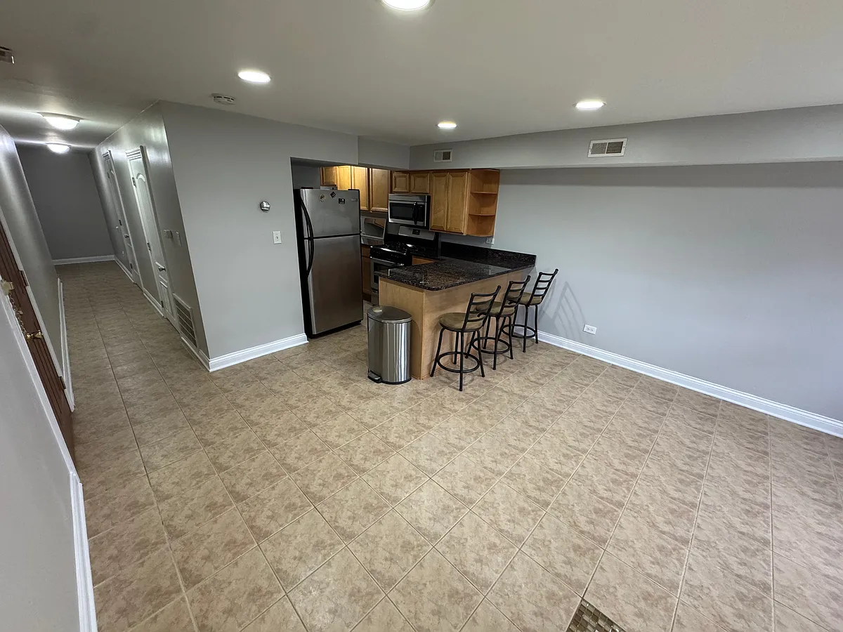 Building Photo - 6133 S Drexel Ave #1B