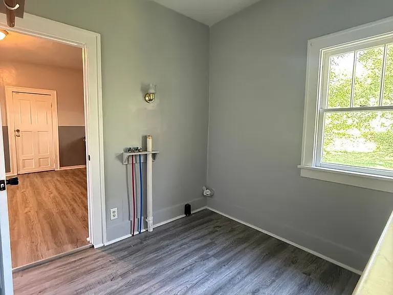 721 S Arnold St — Photo 6