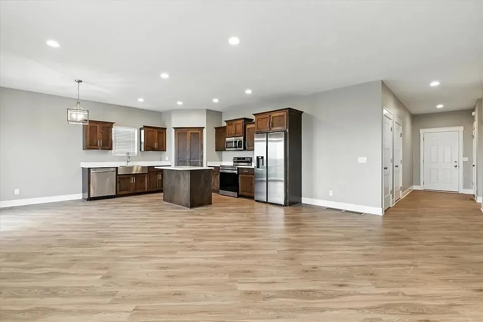 2 bed, 1445 sqft, $2,355 — Photo 3