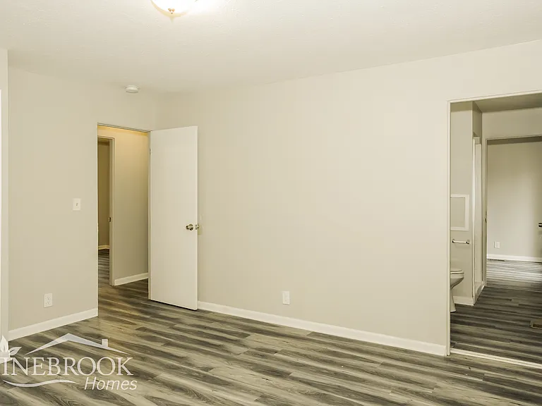 6104 Valley Park Dr NW — Photo 11