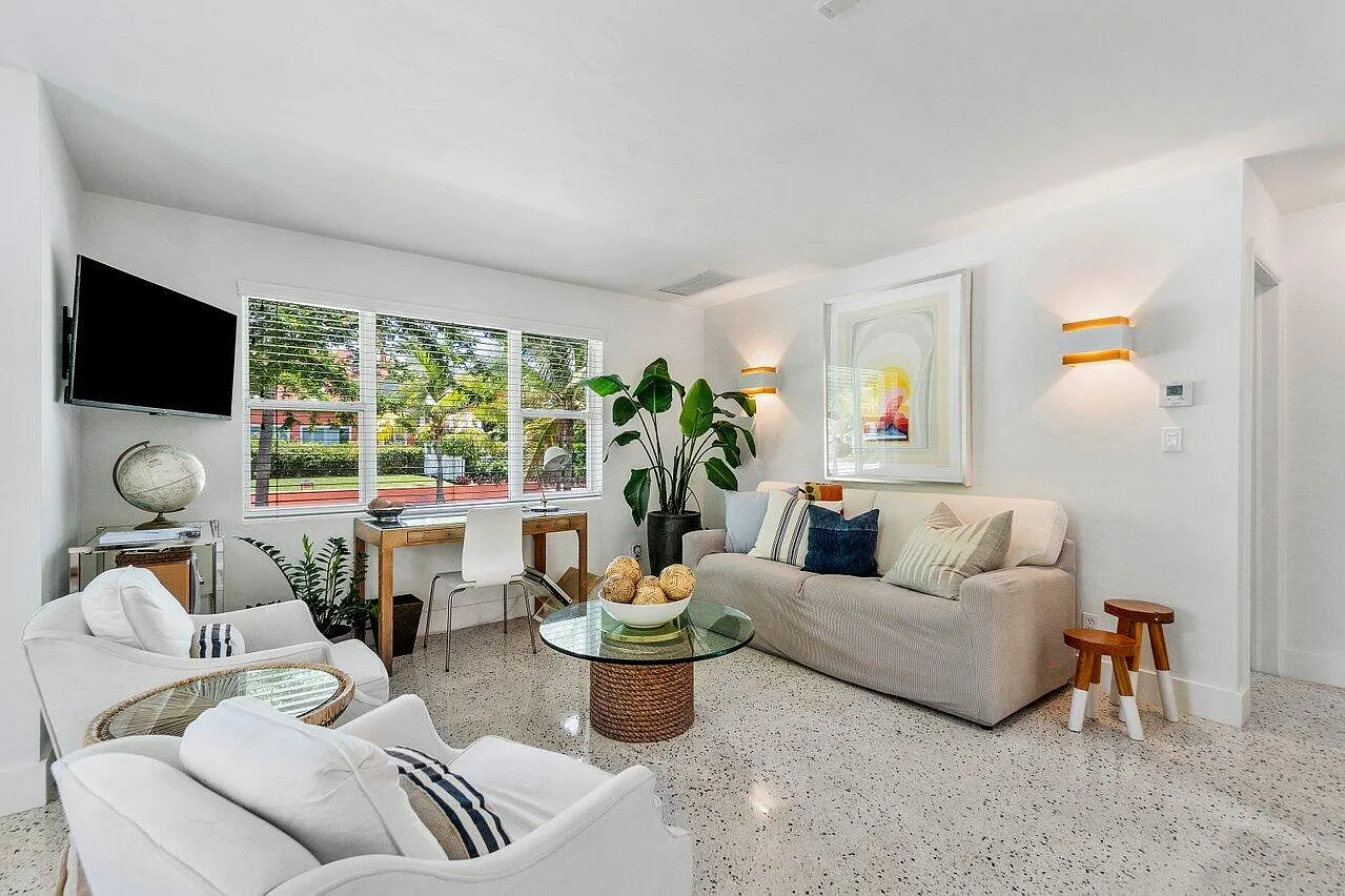 2 bed, 1.0 bath, 864 sqft, $4,700 — Photo 4