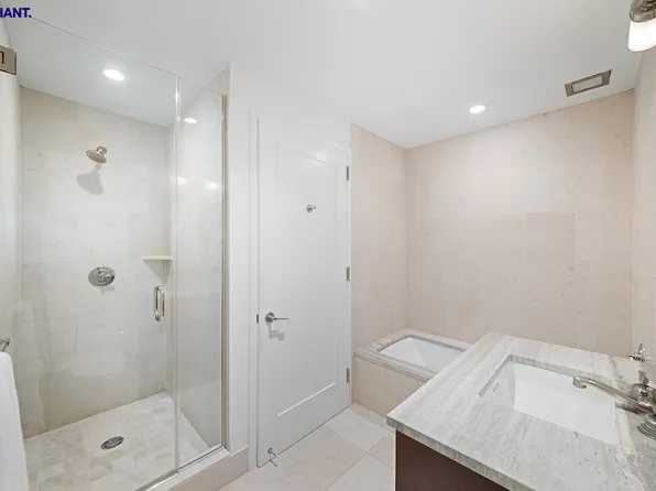 100 Riverside Boulevard image 12 of 21