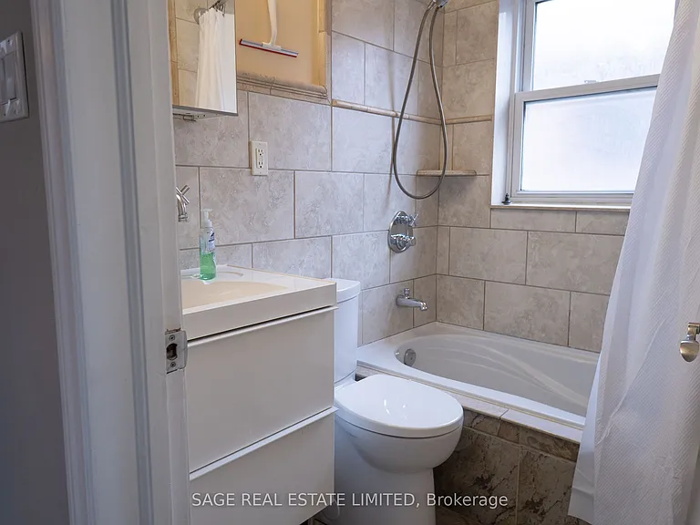 37 Tiago Ave #MAIN FLOOR — Photo 16