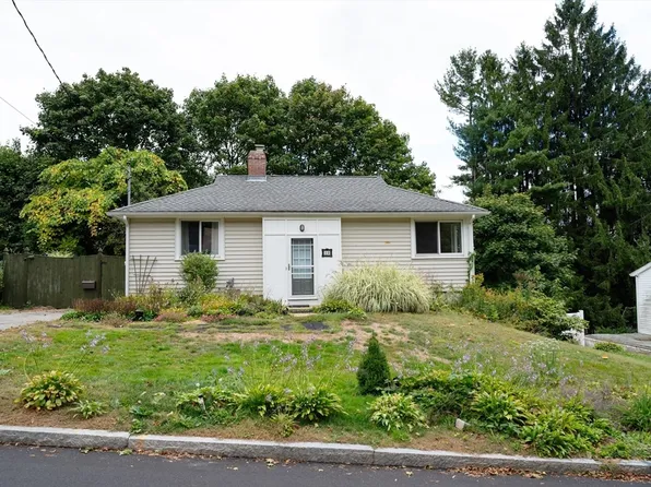 10 Scenic Dr, Worcester, MA 01602