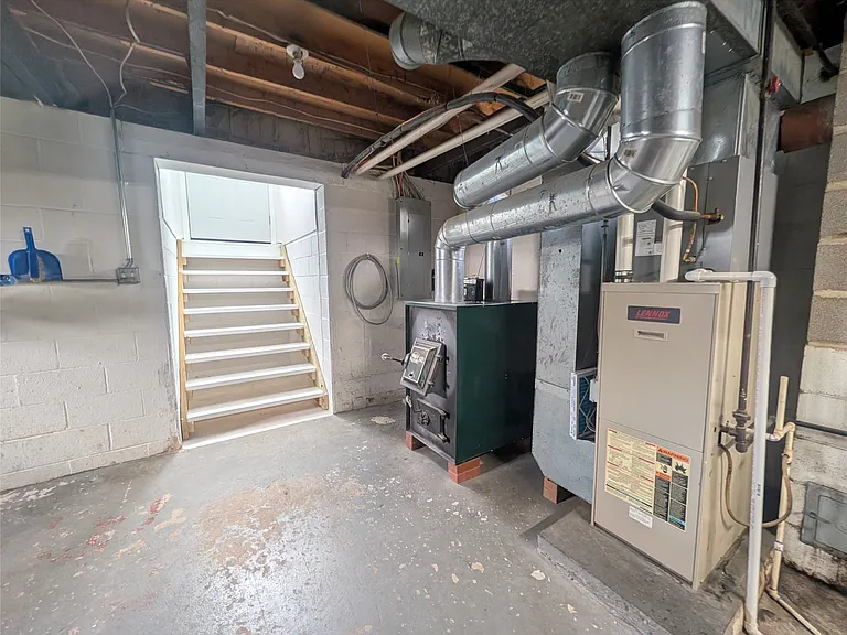 10135 Sampson Rd — Photo 15