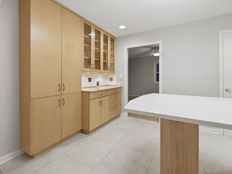 4536 N Larkin St — Photo 9