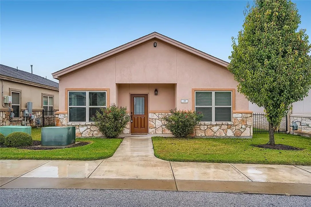 3 bed, 2.0 bath, 1518 sqft, $2,065 — Photo 2