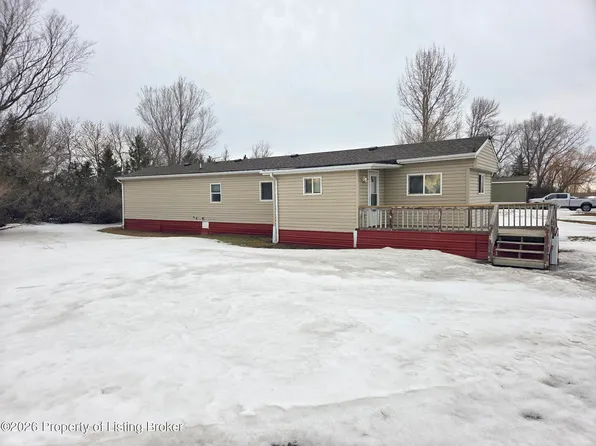 104 Carbon St, Underwood, ND 58576